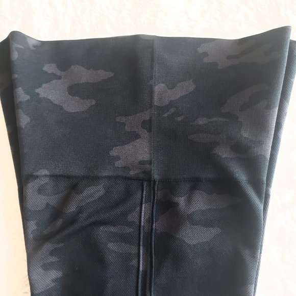 SPANX High Rise Seamless Camo Ankle Length Leggings SZ M - Picture 7 of 13